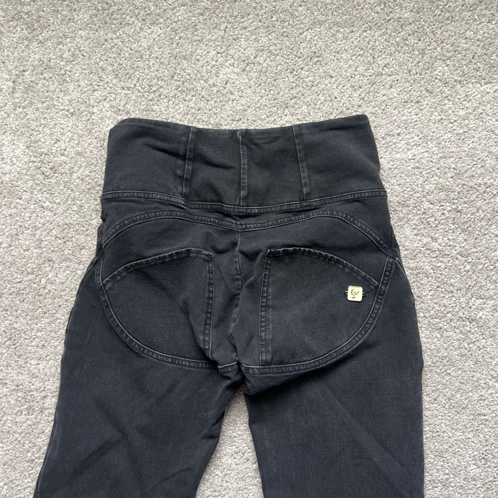Freddy High Rise Black Jeans - Picture 3 of 4